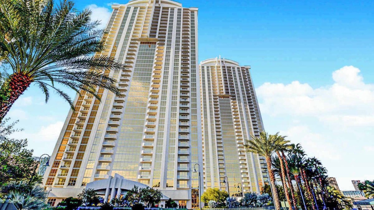 Las Vegas Apartment | Spacious MGM Studio | Topgolf Pool Views 07718