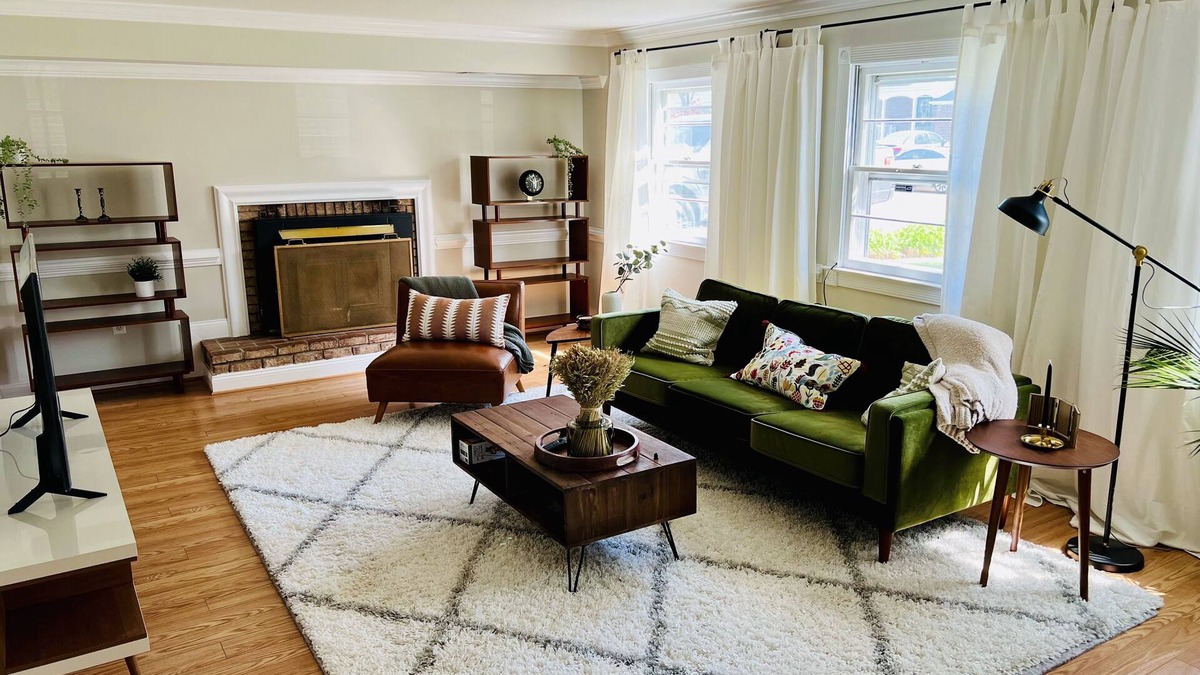 Arlington Heights House | 🌟 Spacious Mid-Century Modern Home Steps from DC 🏛 Walk to Arlington Cemetery