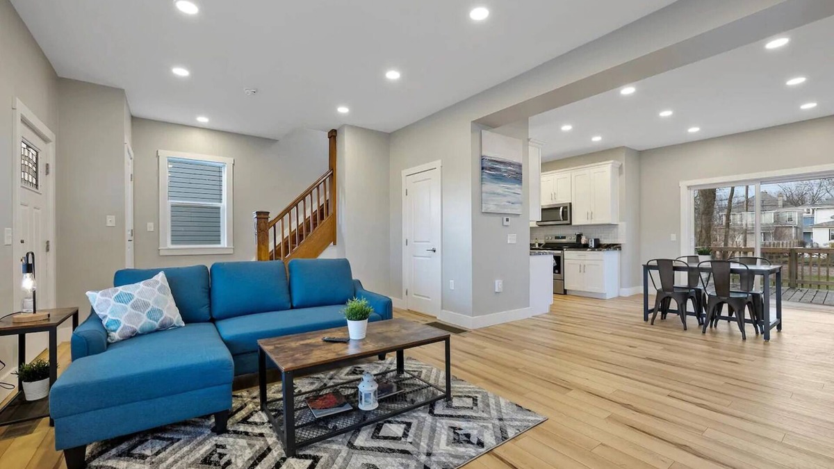 Near East Columbus House | Spacious Modern 3 BR 2.5Bath Central Free Parking