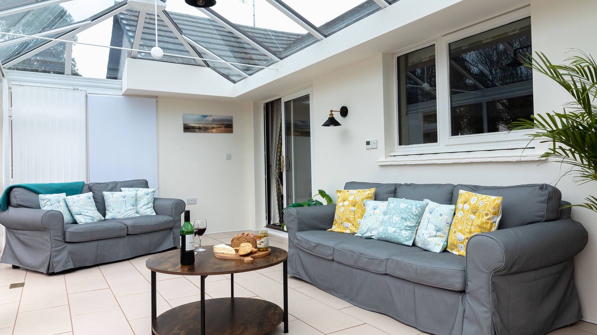 Widemouth Bay House | Spacious modern 3 bedroomed bungalow, close to beaches and coast path