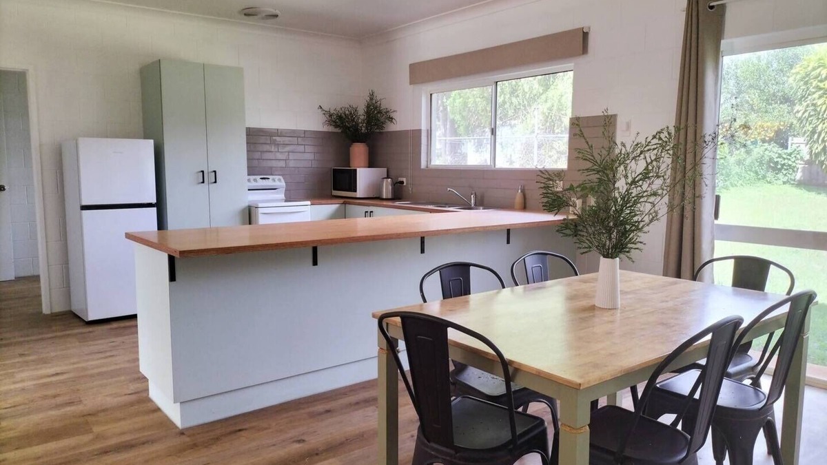 Atherton House | Spacious, Modern and Central