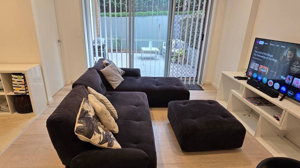 Epping Apartment | Spacious Modern Apartment with Private Garden