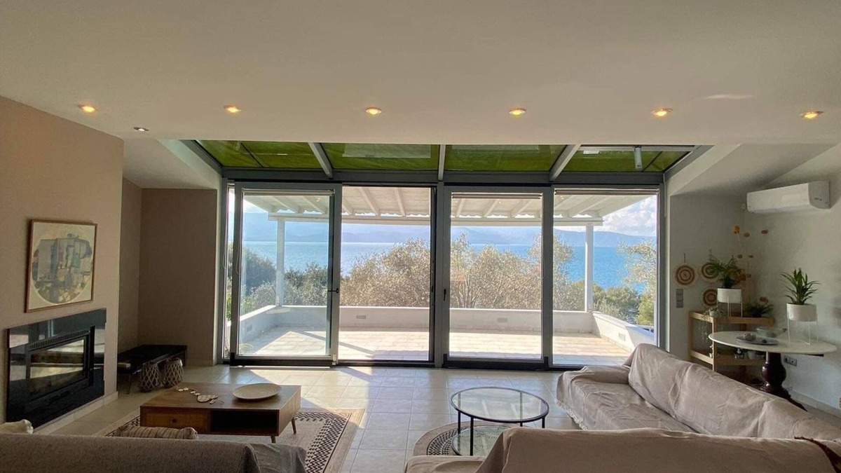 Mytilene House | Spacious , modern beachfront maisonette in a verdant suburb near the city centre