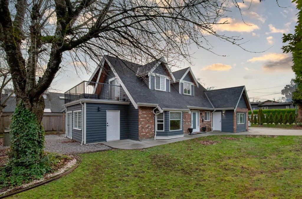 White Rock House | Spacious & Modern by the Beach