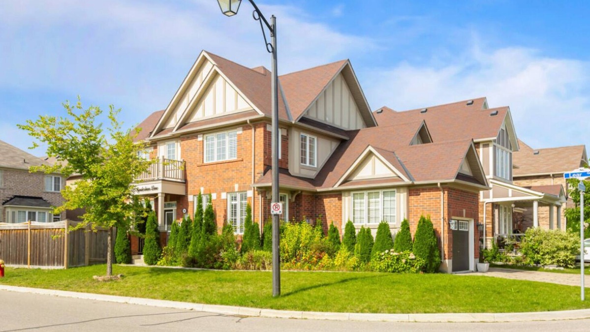 Halton Regional Municipality House | Spacious, Modern & Cozy home in Milton, Canada