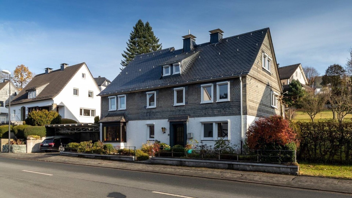 Untervalme House | Spacious, modern vacation home with large garden, near Winterberg