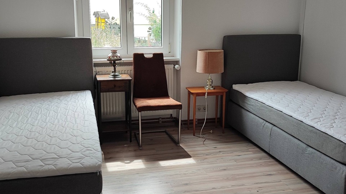 Veitshoechheim Apartment | Spacious modern apartment & barbecue parking spaces
