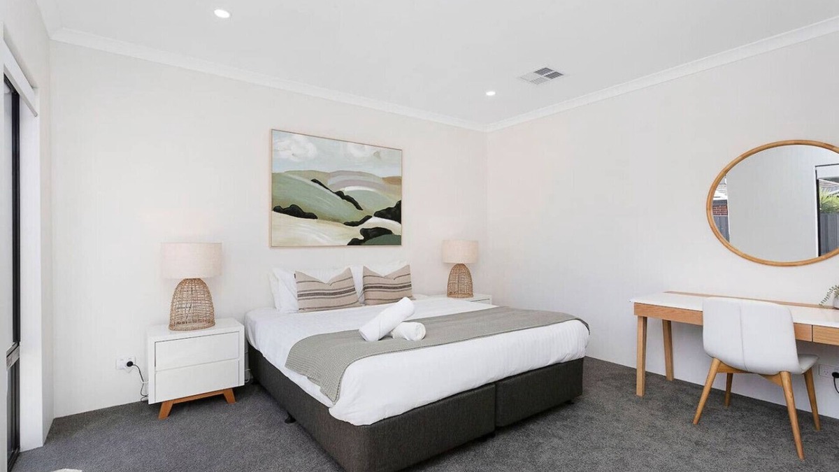 Dianella House | Spacious & modern Dianella!