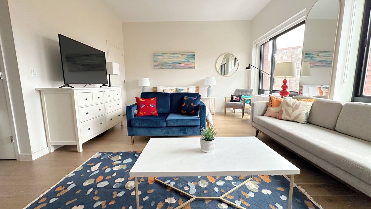 Ukrainian Village Apartment | Spacious Modern East Village Apartment - Luxury Elevator Building