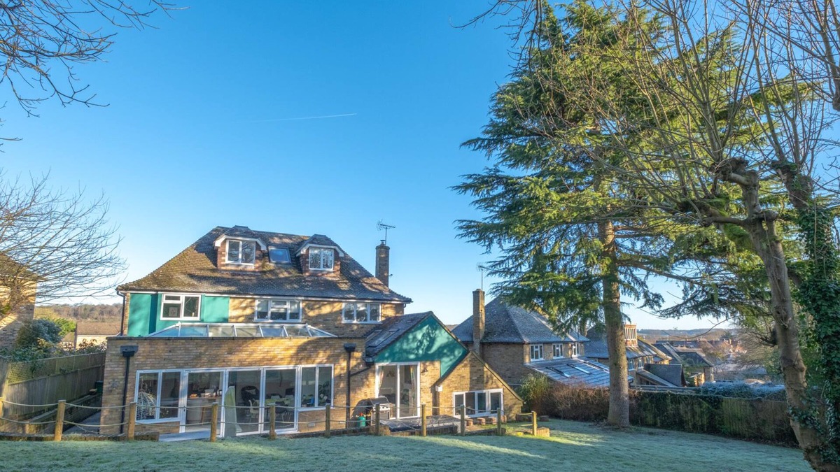 Pangbourne House | Spacious, Modern Family Home I Pass the Keys
