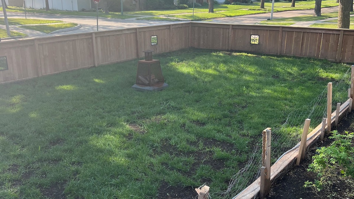 Tuxedo House | Spacious modern home with fully fenced yard. Pet friendly! Quiet neighbourhood.