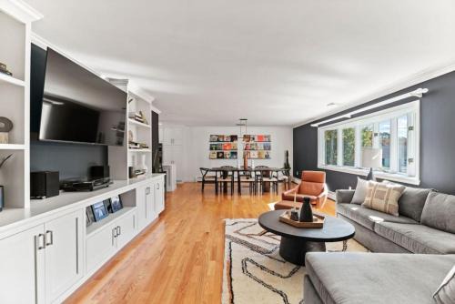 West Yarmouth House | Spacious Modern Home with Separate In Law Suite, Walk to the Beach and Restaurants