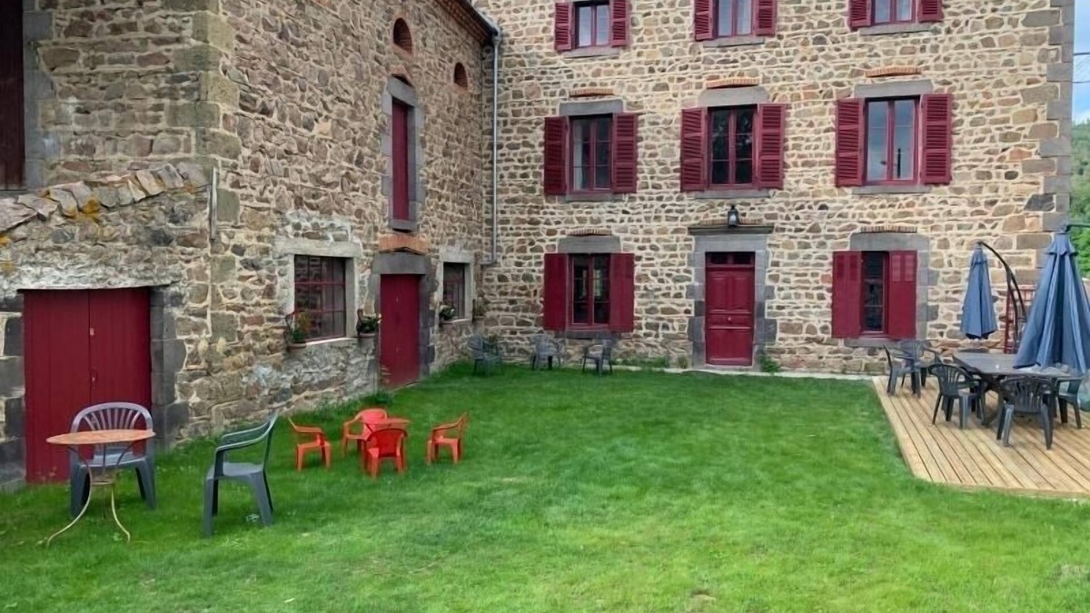 Javaugues Cottage | Spacious Modern House with Garden, Terrace & Game Room Near Brioude
