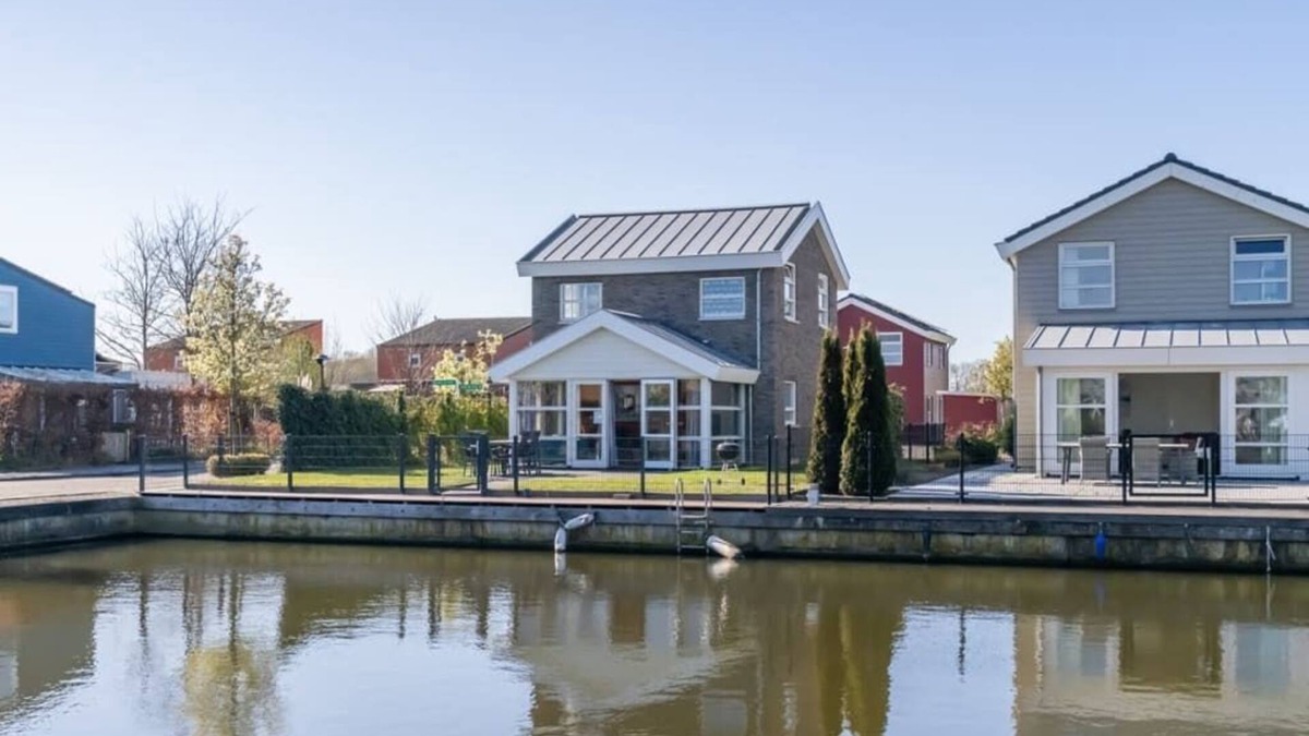 Oude-Tonge House | Spacious, modern island house located on a corner with fully enclosed garden, ideal for children.