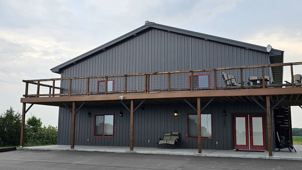 Grand Island Cabin | Spacious modern lodge outside of city
