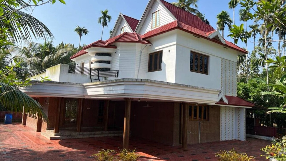 Irinjalakuda House | Spacious Modern Luxury Home