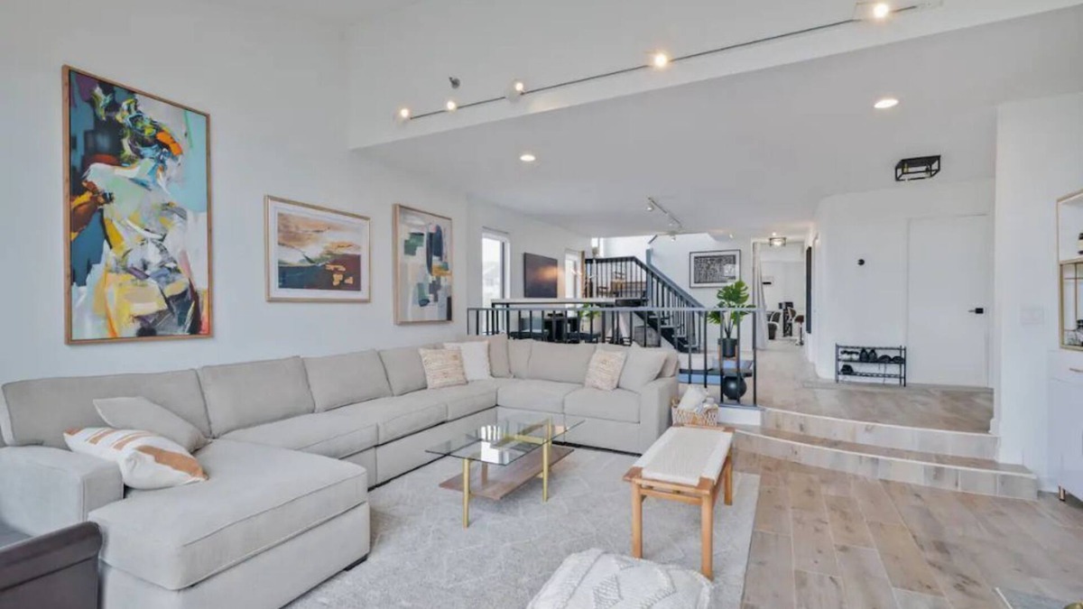 Teaneck Apartment | Spacious Modern Luxury Duplex 20 min from NYC