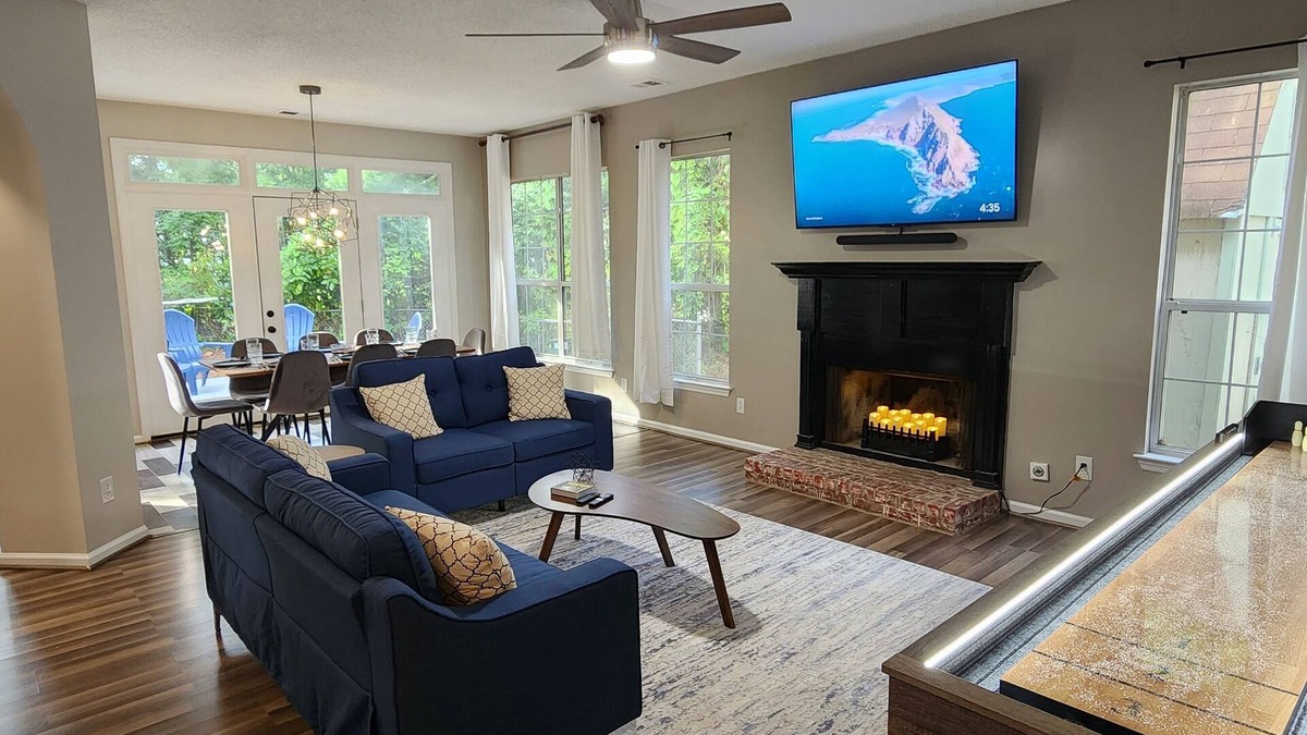 Savannah House | Spacious, Modern, Retreat 4BD, 3BA, inbetween downtown Savannah and Tybee Island