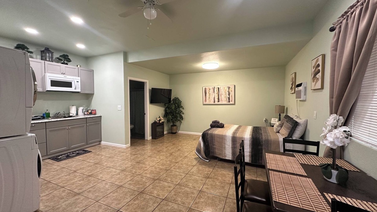 Tulare Apartment | Spacious Modern Studio with a private entrance nearby Sequoia N Park