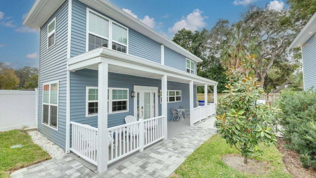 Downtown Dunedin House | Spacious & Modern Tiny Home w/Pool in Downtown Dunedin