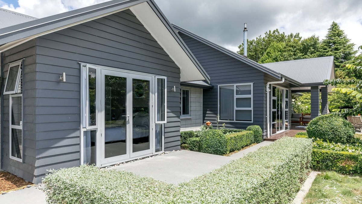 Tamahere Apartment | Spacious Modern Two-Bedroom Apartment