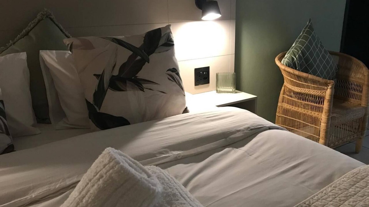 Bedfordview House | Spacious & Modern Unit ll Close to OR Tambo ll Quiet & Safe