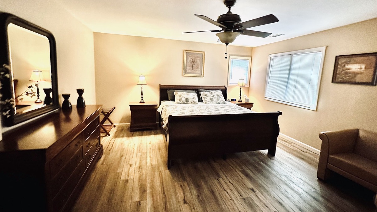 Mount Mourne Apartment | Spacious & Modern with Workspace - A+ Location!