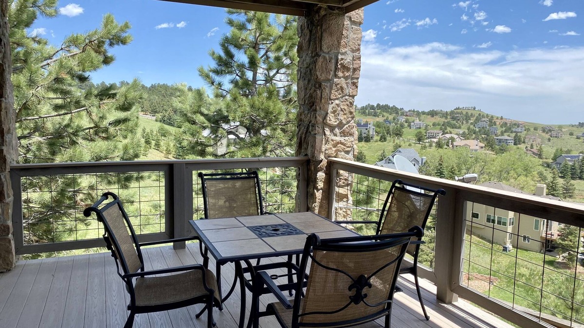 Golden House | Spacious Mountain Apt with Views & Easy Access to Hike, Bike, & Red Rocks!