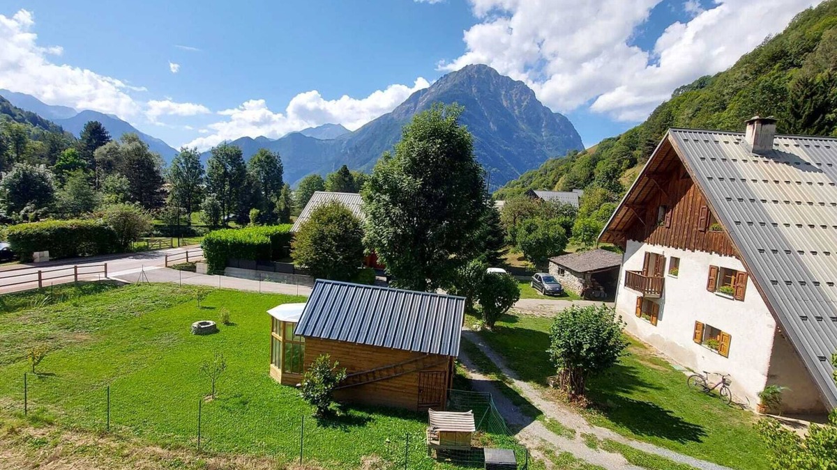 Allemond Other | Spacious Mountain Gîte Vermarine ideal for families, Cycle and Ski sleeps to 10