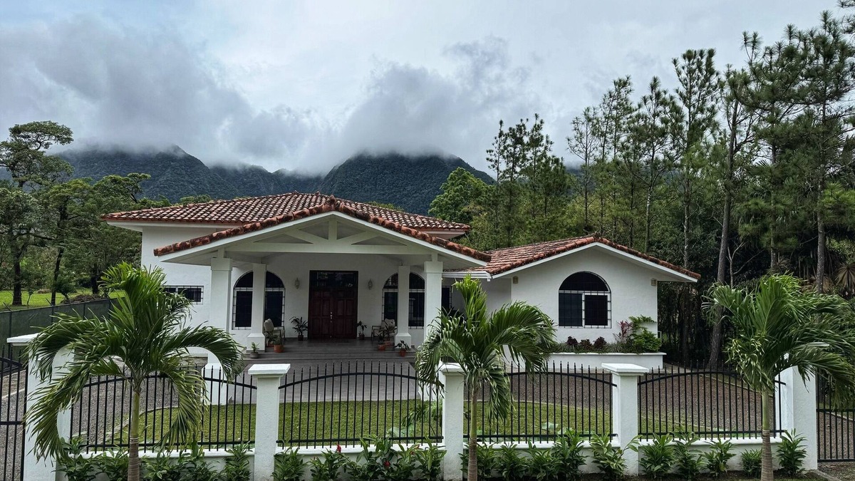 El Valle de Anton Villa | Spacious mountain villa with 5 bedrooms and brand new AC