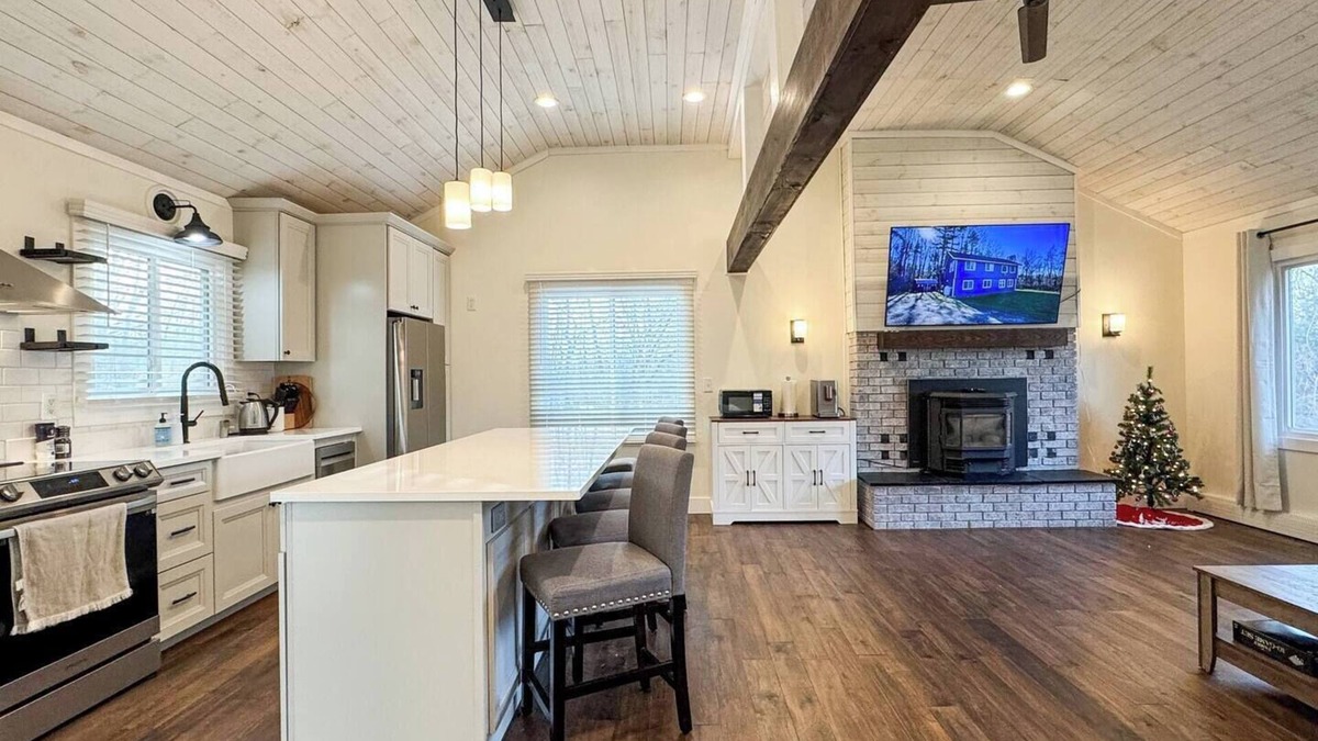 East Haven  Rutland County House | Spacious Mountain Retreat–Near Killington & Downtown