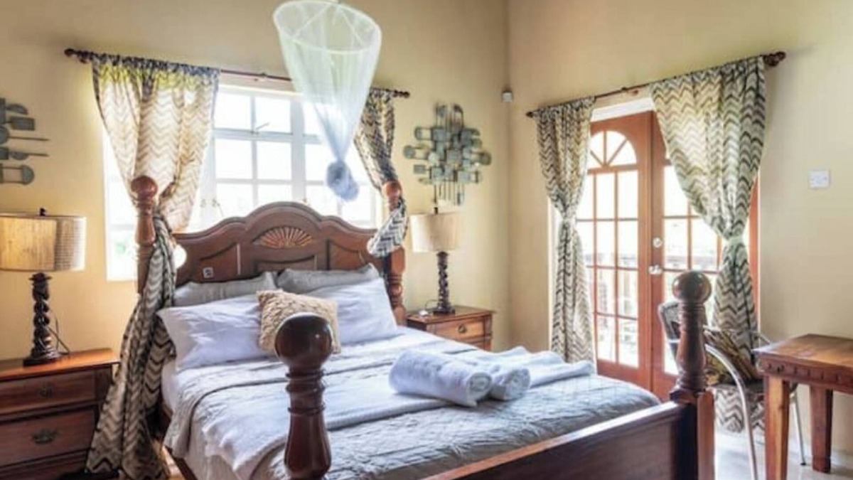 Gros Islet House | Spacious Mountain View retreat with Jacuzzi, Patio, full Kitchen & Car Rental