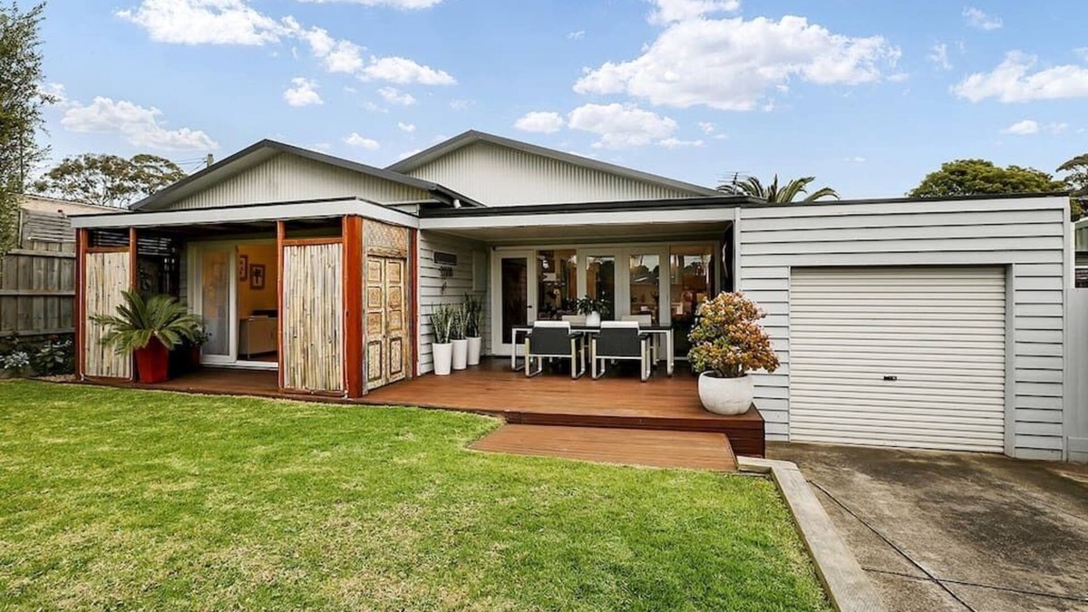 Mount Eliza House | Spacious Mt Eliza home with Private Garden