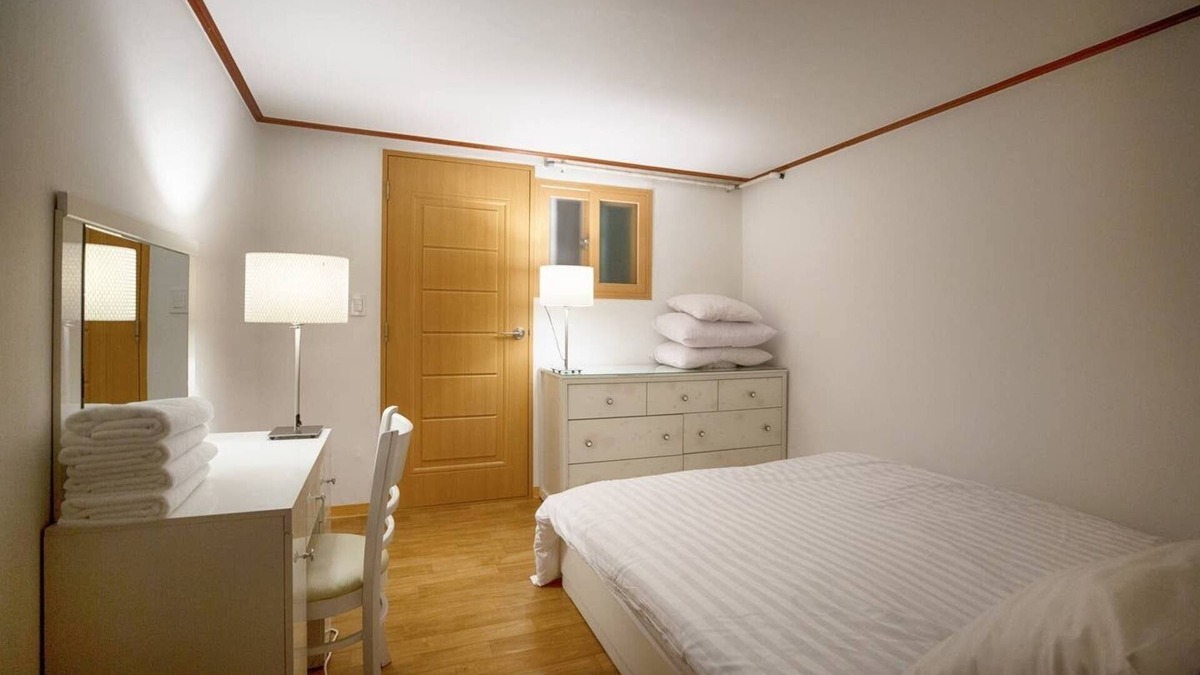 Hoehyeon-dong House | ★SPACIOUS★MYEONGDONG★ 2BDR2BATH- 2MIN WALK★