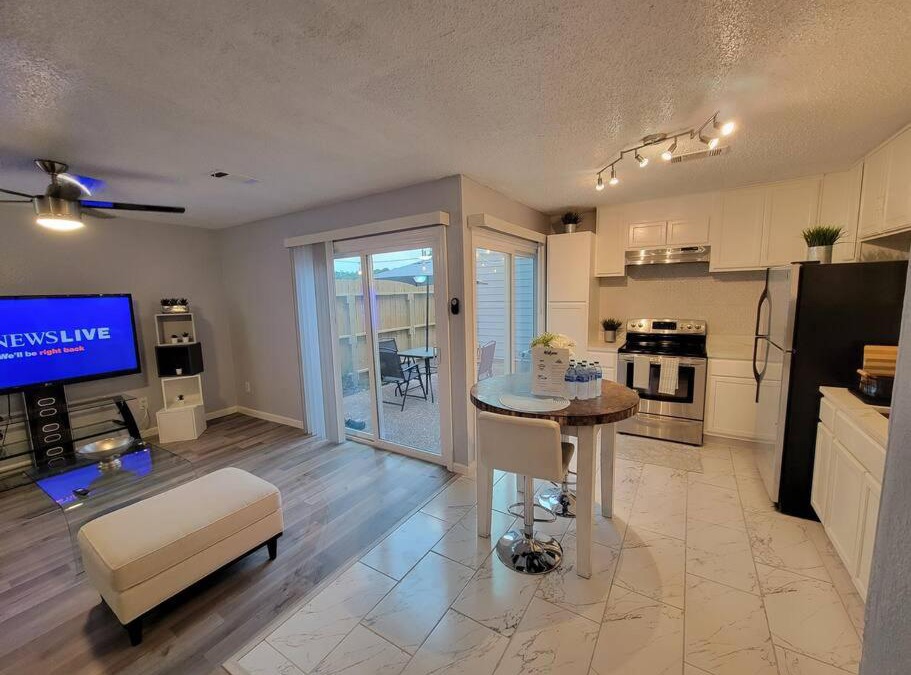 Northeast Houston Apartment | Spacious n Cozy 3 Bedroom/15 min from Downtown