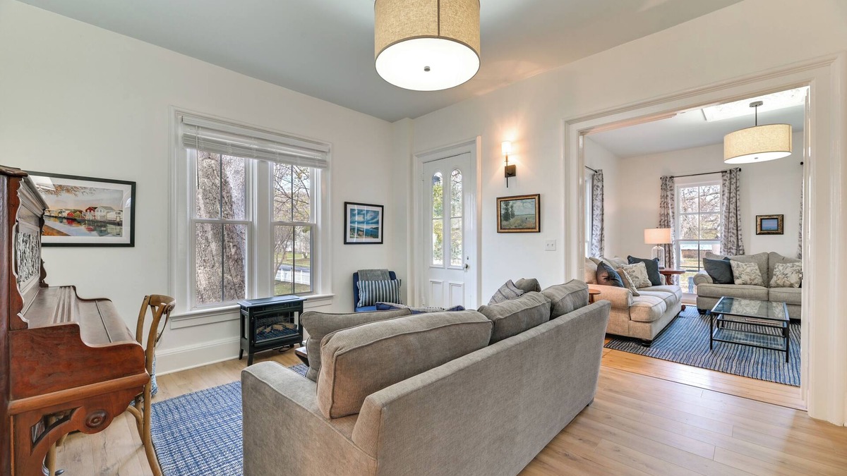 Naples Cottage | Spacious Naples Vacation Rental w/Private Hot Tub