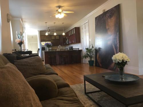 Broadmoor Apartment | Spacious Napoleon Ave Mardi Gras Apartment