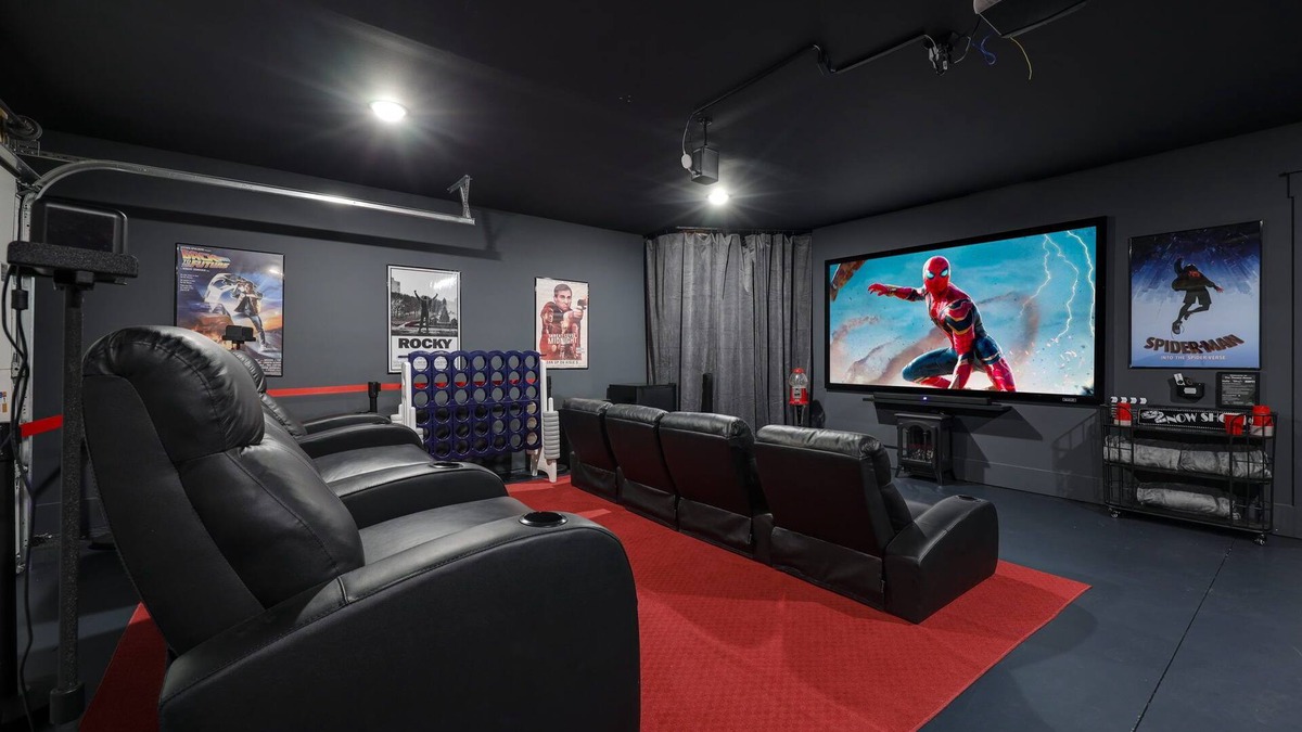Eastwood House | Spacious Nashville Home With Movie Theater & Games! 8 mins to Broadway!