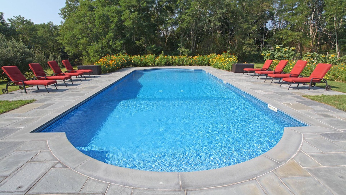 Peconic House | Spacious New 4 Bedroom Home With Pool on 2 Acre Property