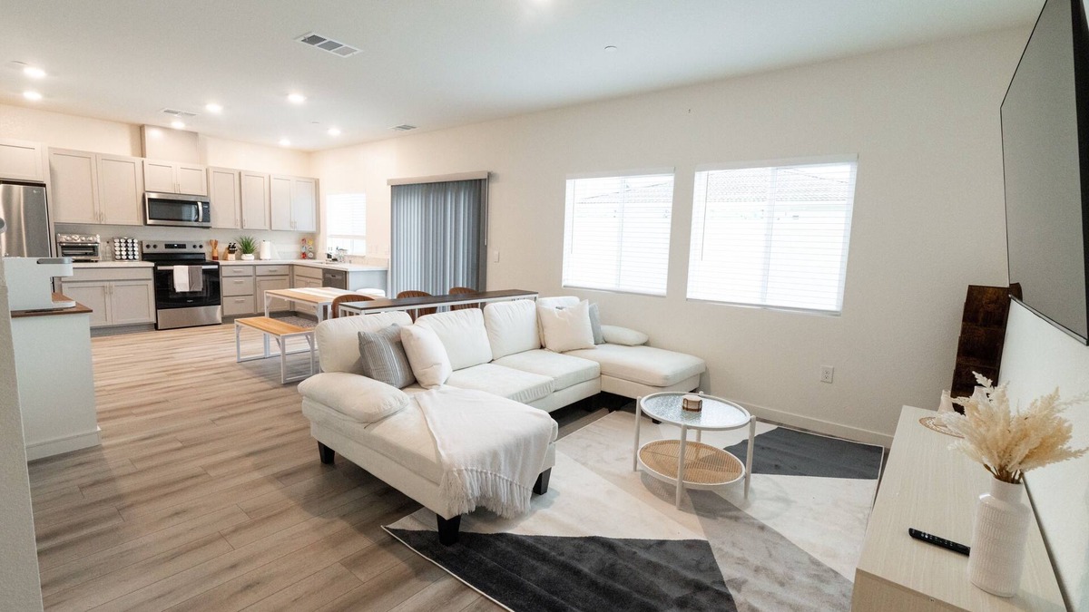 Elk Grove House | Spacious New 4-bedroom Family Friendly House in Elk Grove with WiFi and Parking