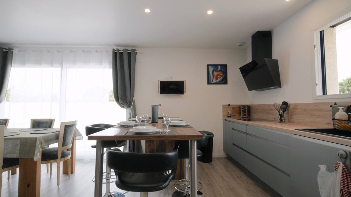 Pont-du-Chateau Villa | SPACIOUS NEW CONTEMPORARY VILLA