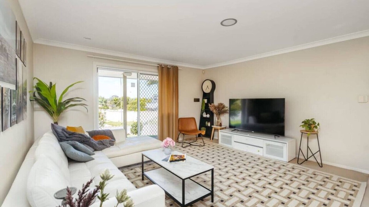 Eight Mile Plains House | Spacious newly redecorated 5BD Family Home