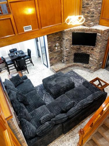 North Houston Villa | Spacious NEWLY renovated 5BR HTX Luxury Living
