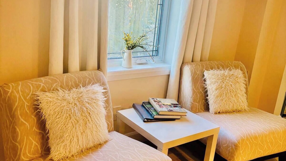 Niagara Falls House | Spacious Niagara Escape 2/BR Private Backyard