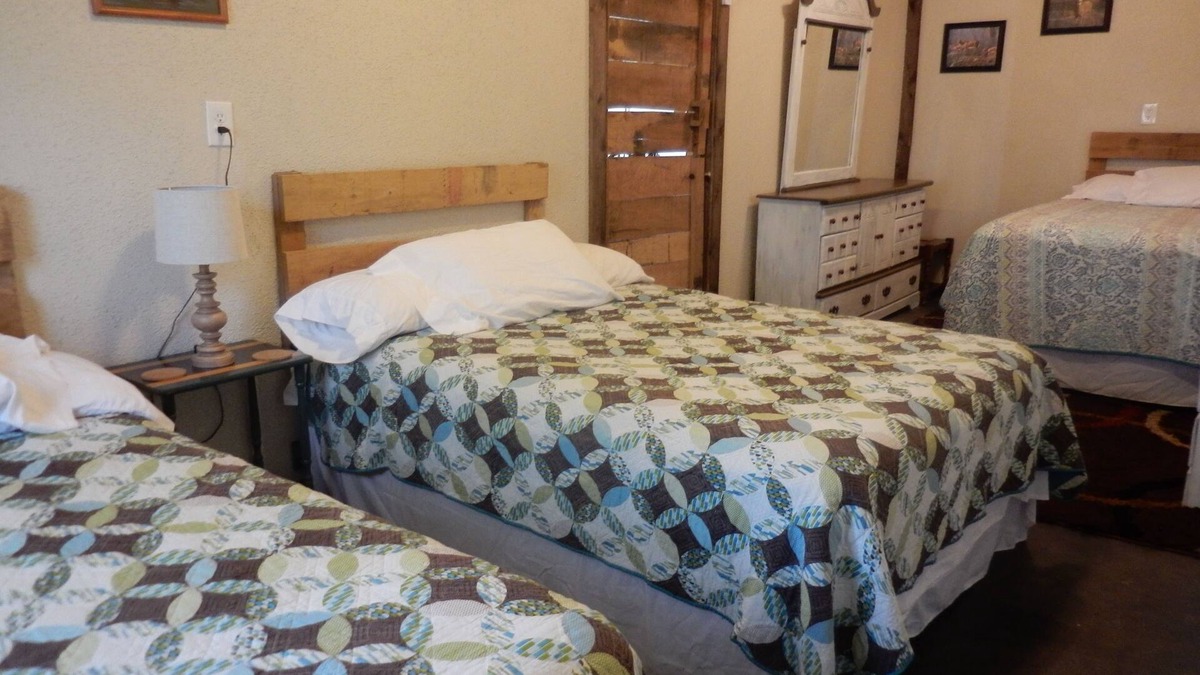 Gamaliel Cabin | Spacious Norfork Lake View Bunkhouse, Resort Amenities, Family/Fishermen/Pets