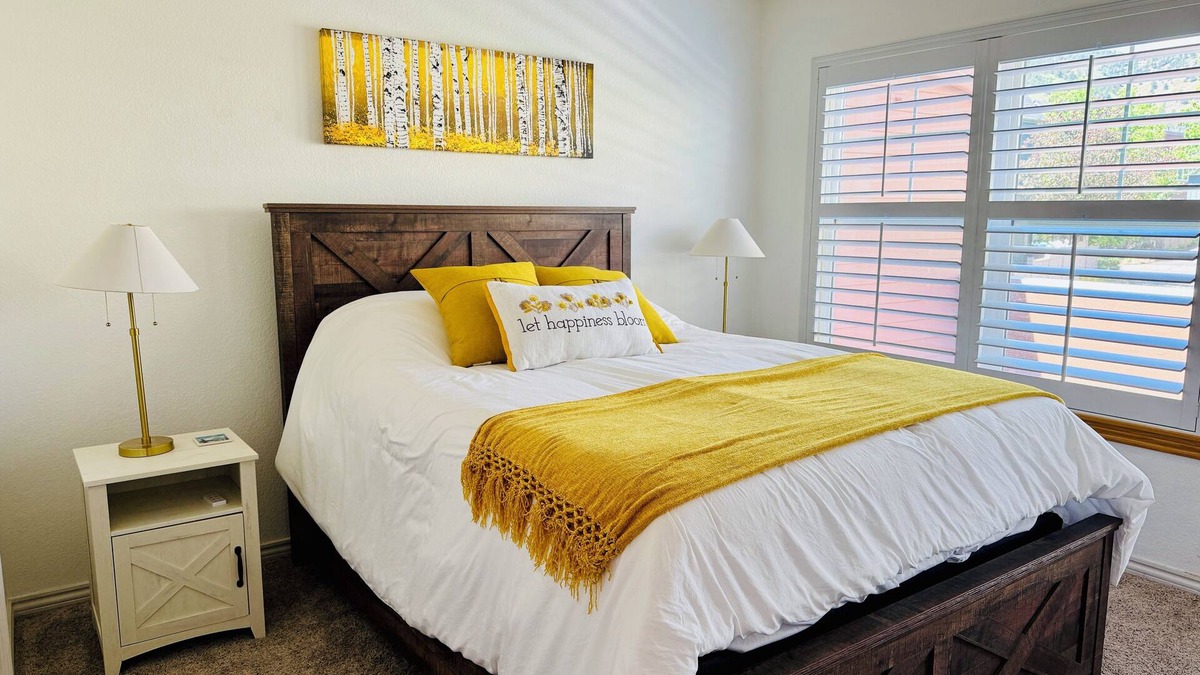 Boulder House | Spacious North Boulder Townhome w/Theater Room & Ensuite Baths for Month+ Stays