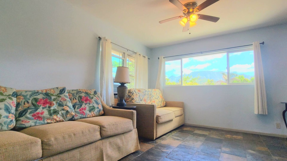 Mokuleia House | Spacious North Shore cottage with lush mountain scenery in the country!