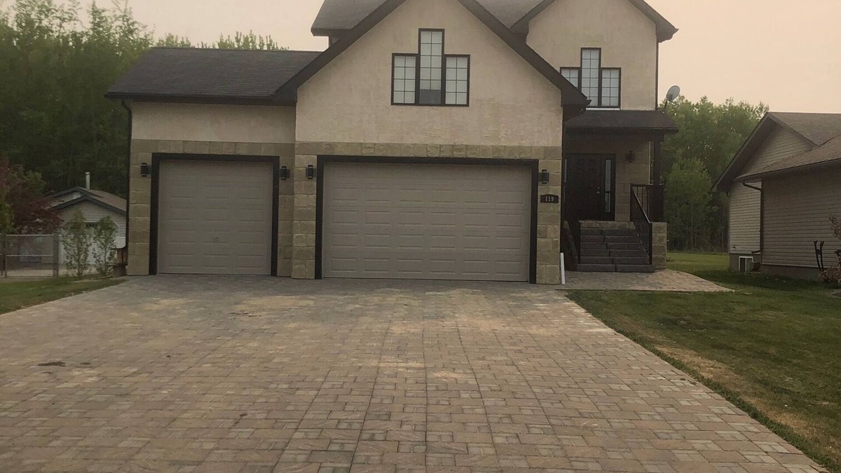 Lac La Biche House | Spacious Northern Retreat