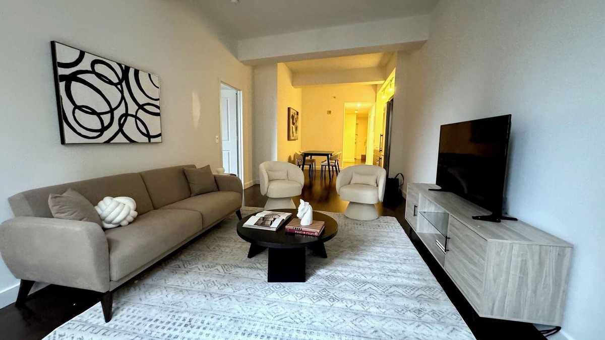 Financial District Apartment | Spacious NYC 1-bedroom; Downtown with 24/7 Doorman