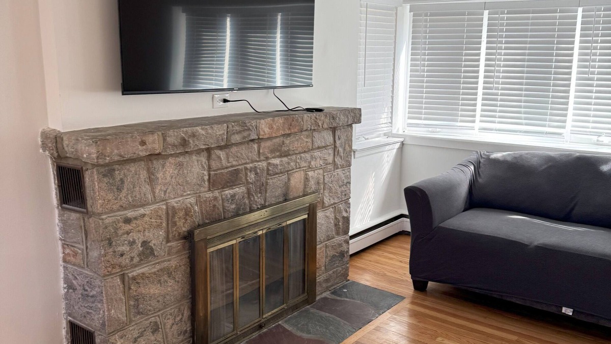 Northeast Yonkers House | Spacious NYC Getaway House